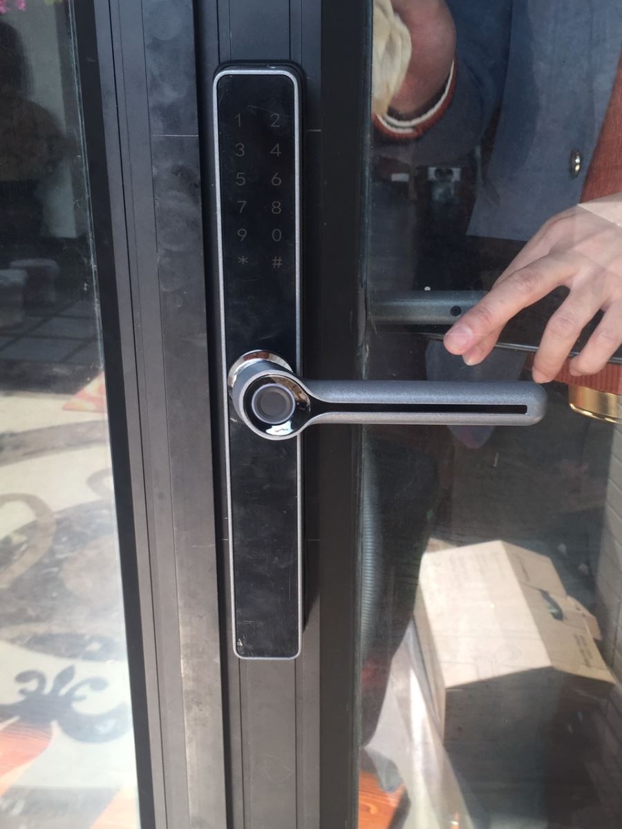 Cách lắp đặt khóa cửa nhôm tại nhà đơn giản nhất- Kassler Việt Nam-1