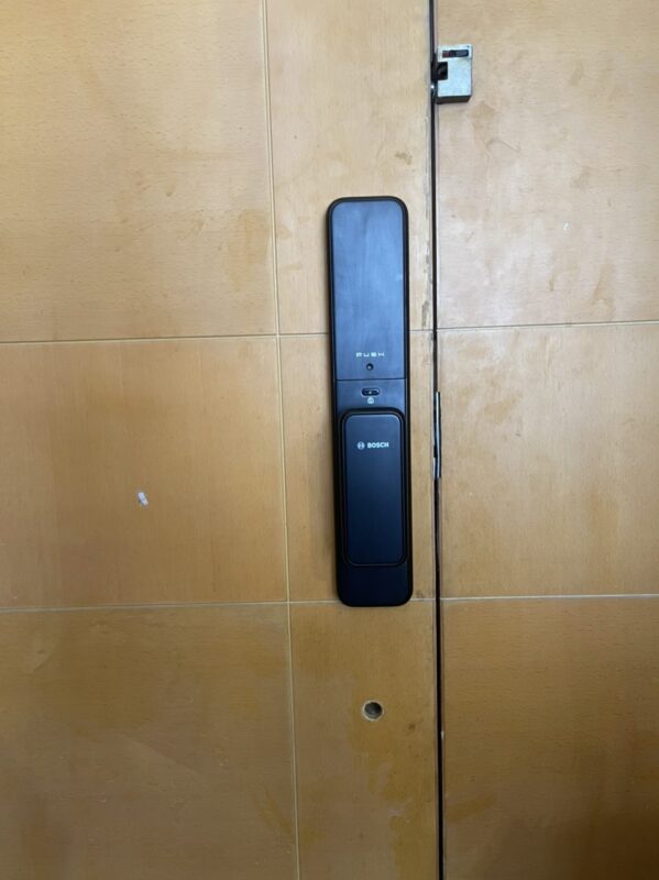 Khoá cửa thông minh Bosch EL 600-DE Black 3 Khoá cửa thông minh Bosch EL 600-DE Black - IMG 20240730 215421 - 3