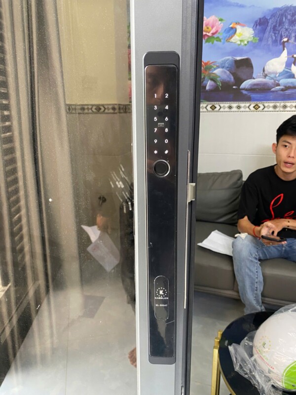 Khóa vân tay cửa nhôm Kassler KL-599 AT Black App TTlock 4 Khóa vân tay cửa nhôm Kassler KL-599 AT Black App TTlock - IMG 20240828 154129 - 4
