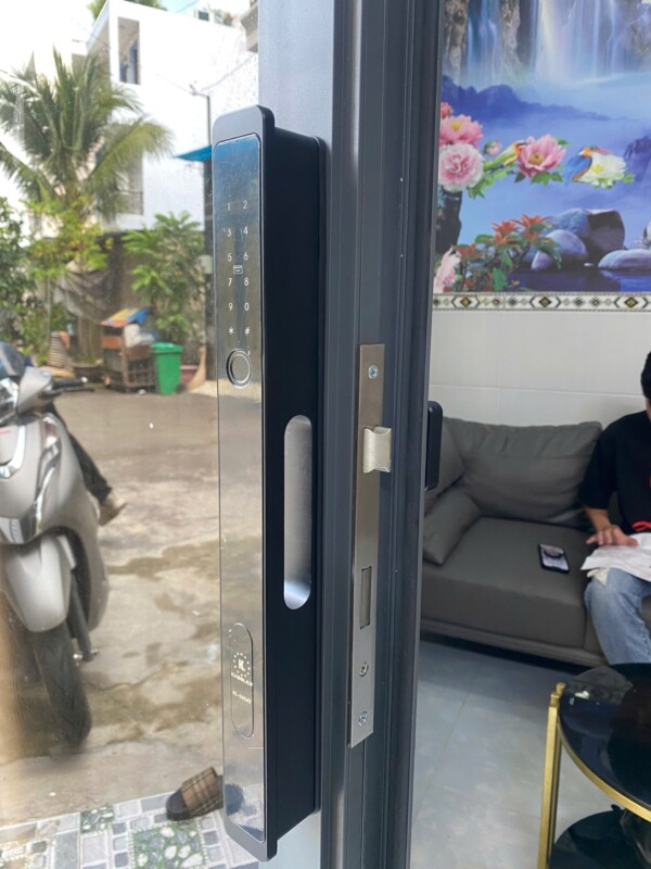 Khóa vân tay cửa nhôm Kassler KL-599 AT Black App TTlock 5 Khóa vân tay cửa nhôm Kassler KL-599 AT Black App TTlock - IMG 20240828 154130 - 5