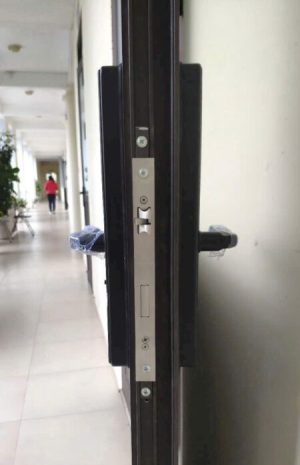 Khóa điện tử cửa nhôm Kassler KL-599IB App TTlock - z6509906873481 68fd5b1751a37b9f02f980448521a5d9 e1744877182716 - 7