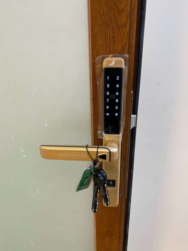 Khóa cửa nhôm Kassler KL-599 Slide Gold - chống nước 4 Khóa cửa nhôm Kassler KL-599 Slide Gold - chống nước - z6700279582893 586391f5efa4bcb8f80e3e3ea00bced0 - 4