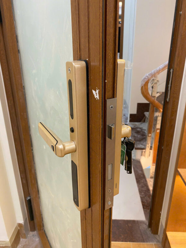 Khóa cửa nhôm Kassler KL-599 Slide Gold - chống nước 5 Khóa cửa nhôm Kassler KL-599 Slide Gold - chống nước - z6700279593913 94dba41eea1e9b5b606169d3c2c40c65 - 5