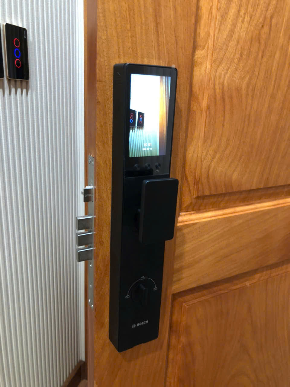 Khóa cửa thông minh Bosch FU30 Plus Black Nano 3 Khóa cửa thông minh Bosch FU30 Plus Black Nano - z6901829906047 439737928fa60993c3648c704efa1069 - 3