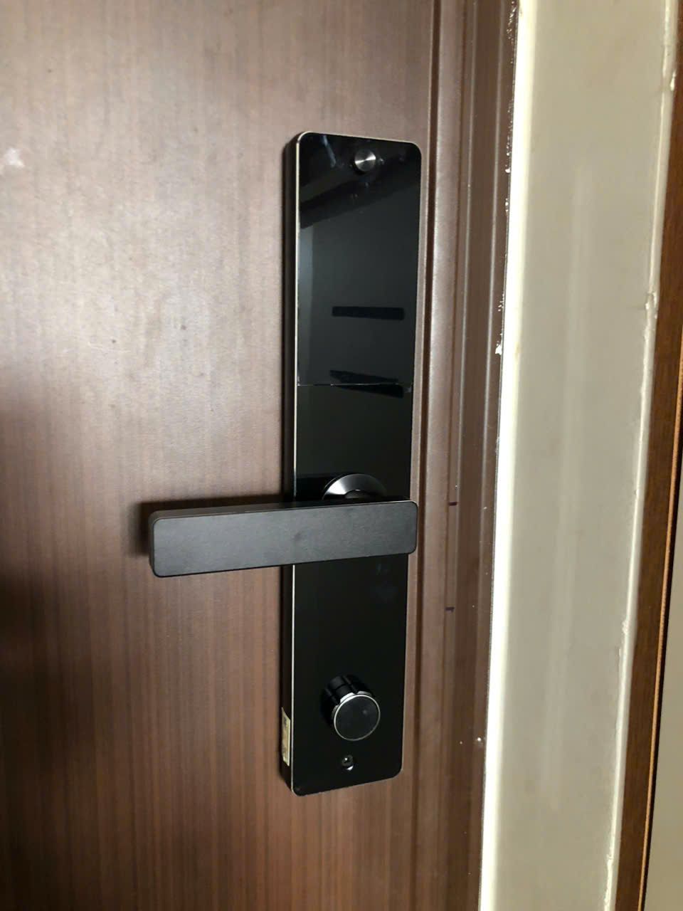 Khóa cửa vân tay Kassler KL-608 CNC Black App Tuya 4 Khóa cửa vân tay Kassler KL-608 CNC Black App Tuya - z6912317408747 ee37552a8330393ee725936abd82dd79 - 4