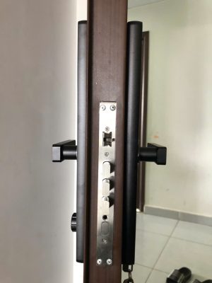 Khóa cửa vân tay Kassler KL-608 CNC Black App Tuya 9 Khóa cửa vân tay Kassler KL-608 CNC Black App Tuya - z6912317416437 54b401304e657f685b07fd2803d971c1 - 9