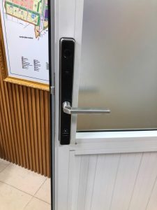 Khóa vân tay cửa nhôm, sắt Kassler KL-599I App TTlock, Remote 14 Khóa vân tay cửa nhôm, sắt Kassler KL-599I App TTlock, Remote - z6956239017130 ab3e3148887a17f352e6d8a0f158890c - 14