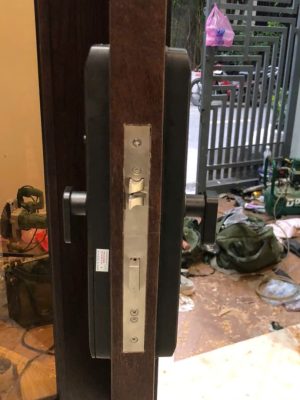 Khóa cửa nhôm Kassler KL-599 TN Black App TTlock, Remote - z7042302924579 ccef624993735c69779cc1f26782aec9 - 7