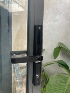 Khóa cửa nhôm Kassler KL-599 Slide Black App Tuya - chống nước - z7076397027201 2802d29392638f2cdb429f93c6fd962c - 12