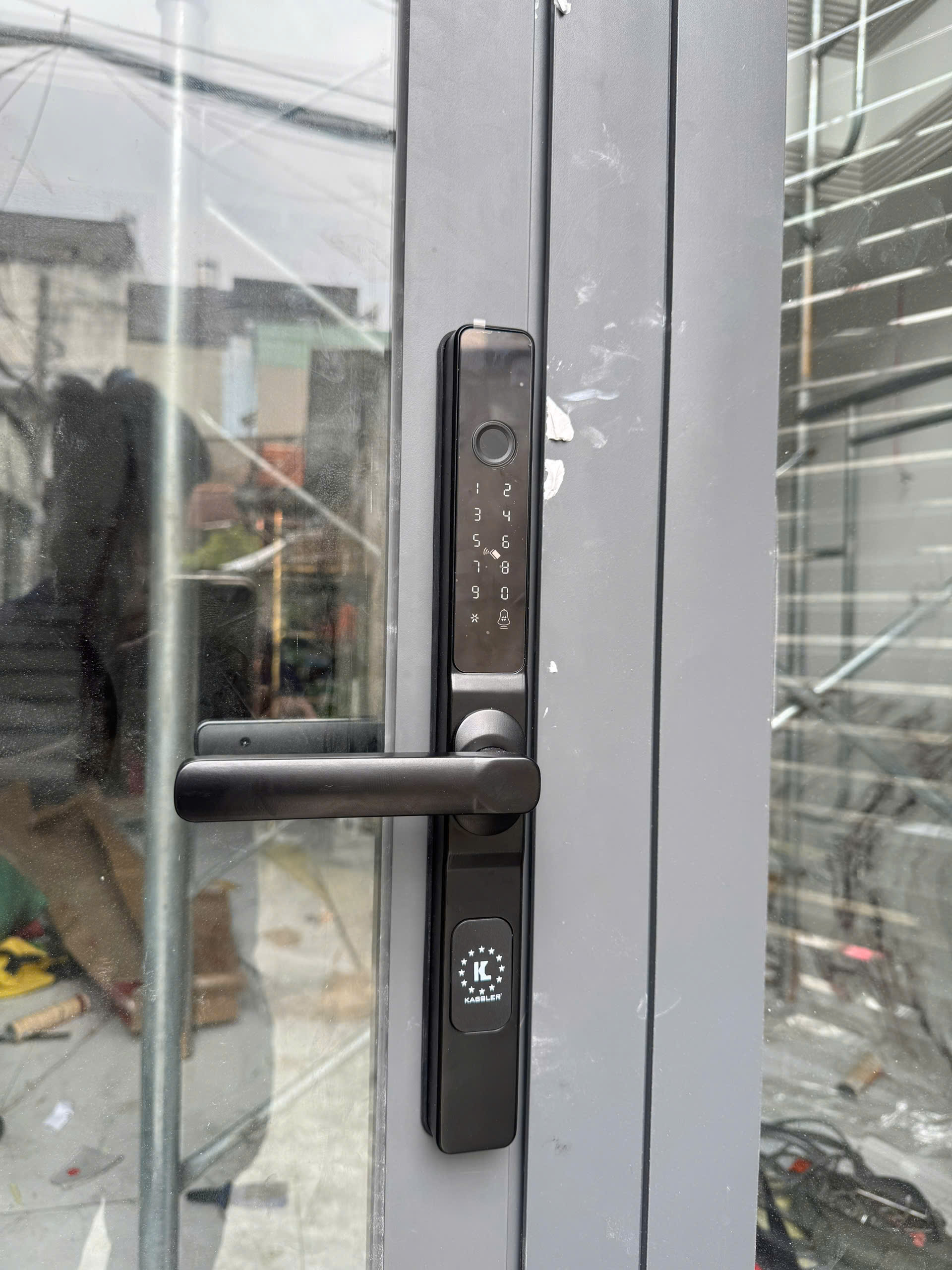 Khóa cửa nhôm vân tay Kassler KL-68 BL Remote 4 Khóa cửa nhôm vân tay Kassler KL-68 BL Remote - z7147039213273 becfea99eb2685abf45dbfb1ceb6eaba - 4