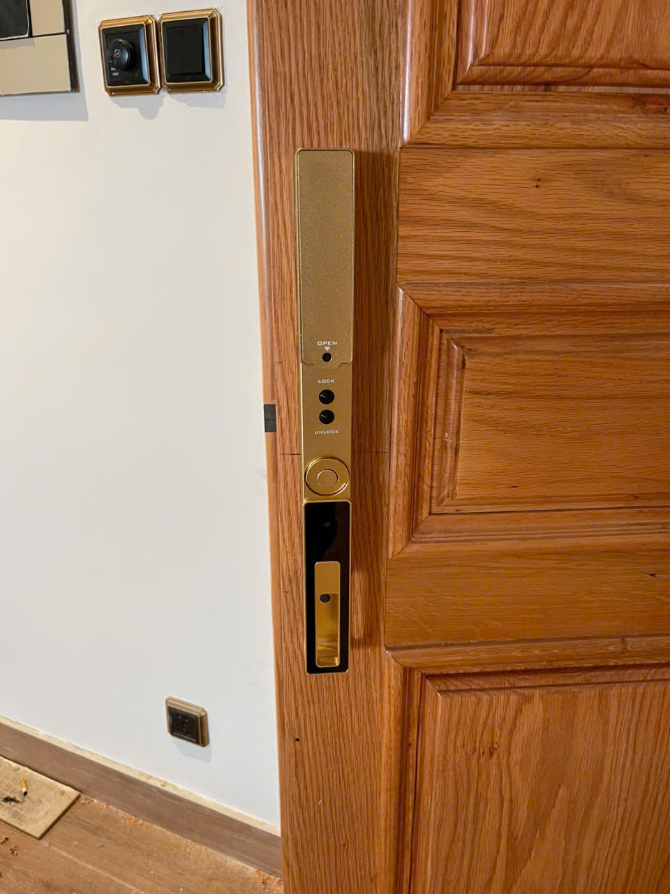 Khóa cửa nhôm Kassler KL - 599 CNC - VF Champagne Gold App Tuya 5 Khóa cửa nhôm Kassler KL - 599 CNC - VF Champagne Gold App Tuya - z7183917752593 11f40bbb66002d4806b51b1bee1d8b5f - 5