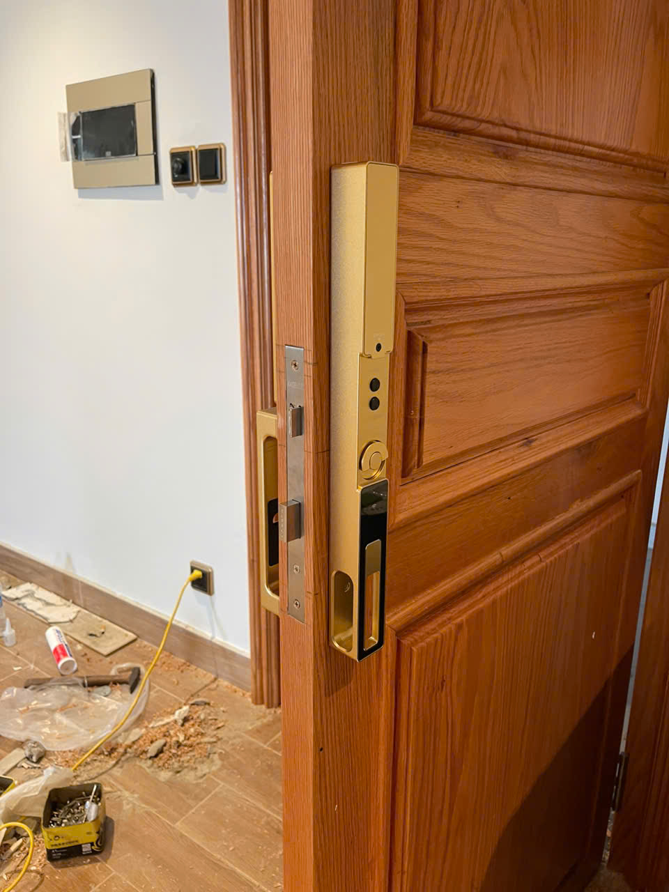 Khóa cửa nhôm Kassler KL - 599 CNC - VF Champagne Gold App Tuya 4 Khóa cửa nhôm Kassler KL - 599 CNC - VF Champagne Gold App Tuya - z7183917763763 3dd8b5b0775fcf06e0b1b00987f2b27c - 4