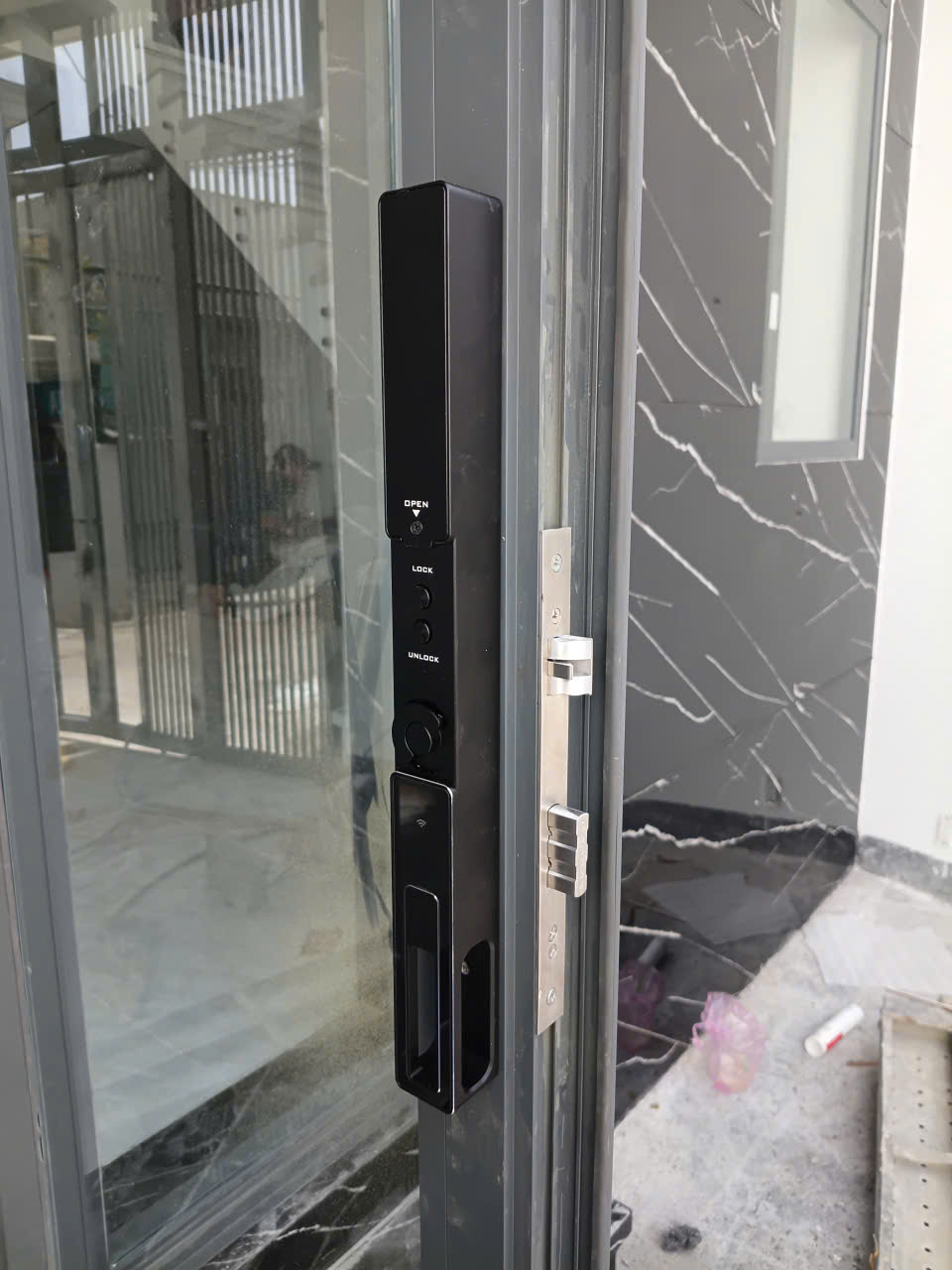 Khoá vân tay cửa nhôm Kassler KL-599 CNC 02 Black App Tuya, Face ID 6 Khoá vân tay cửa nhôm Kassler KL-599 CNC 02 Black App Tuya, Face ID - z7274193920937 443d3fd71fb66b6ccc0199d5dab78aae - 6