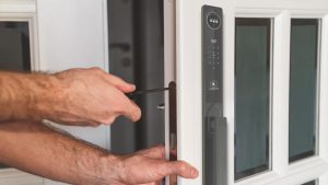 Hướng dẫn lắp đặt khóa cửa vân tay tại nhà đúng kỹ thuật