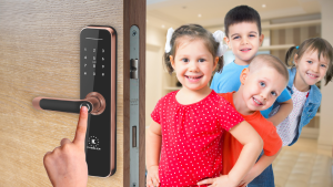 Khóa cửa thông minh cho gia đình nhiều thế hệ – Giải pháp và lưu ý khi dùng