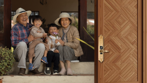 Khóa cửa thông minh có phù hợp với gia đình nhiều thế hệ không?