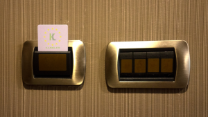 Công tắc thẻ từ Kassler - Giải pháp tiết kiệm điện thông minh 4 Công tắc thẻ từ Kassler - Giải pháp tiết kiệm điện thông minh