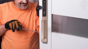 Nên hiểu thế nào cho đúng về khóa cửa điện tử hiện nay?