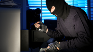 Két sắt vân tay có thay thế hoàn toàn chìa cơ? Giải đáp từ góc độ bảo mật