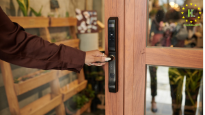 Khóa cửa thông minh có dễ thích nghi với người dùng mới? Phân tích từ thói quen ban đầu