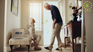 Két sắt vân tay có phù hợp với người lớn tuổi? Phân tích từ hành vi sử dụng